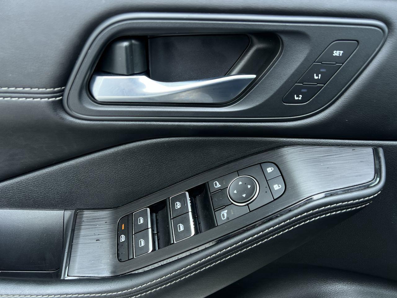 2023 Nissan Rogue SL AWD, MOONROOF, HEATED LEATHER SEATS, NAV, CRUISE CONTROL, POWER LIFTGATE!! Photo