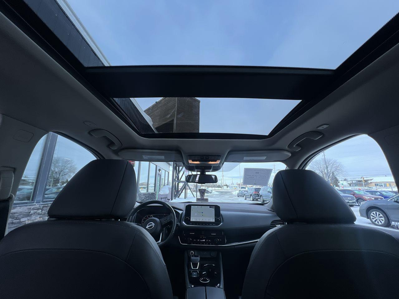 2023 Nissan Rogue SL AWD, MOONROOF, HEATED LEATHER SEATS, NAV, CRUISE CONTROL, POWER LIFTGATE!! Photo