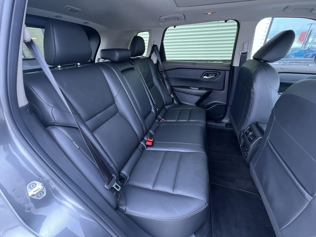 2023 Nissan Rogue SL AWD, MOONROOF, HEATED LEATHER SEATS, NAV, CRUISE CONTROL, POWER LIFTGATE!! Photo