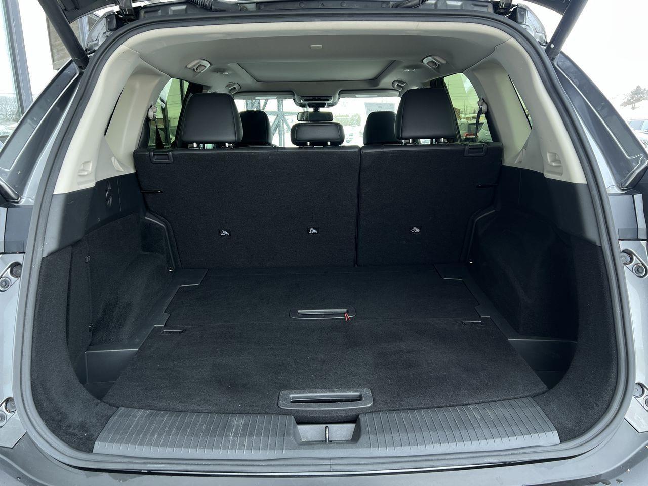 2023 Nissan Rogue SL AWD, MOONROOF, HEATED LEATHER SEATS, NAV, CRUISE CONTROL, POWER LIFTGATE!! Photo