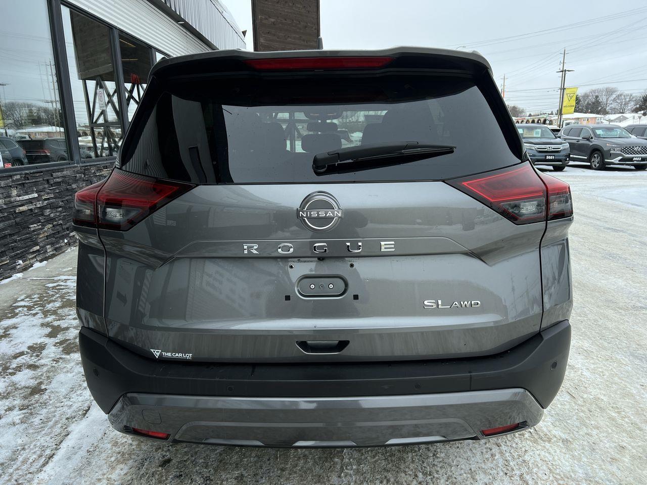 2023 Nissan Rogue SL AWD, MOONROOF, HEATED LEATHER SEATS, NAV, CRUISE CONTROL, POWER LIFTGATE!! Photo