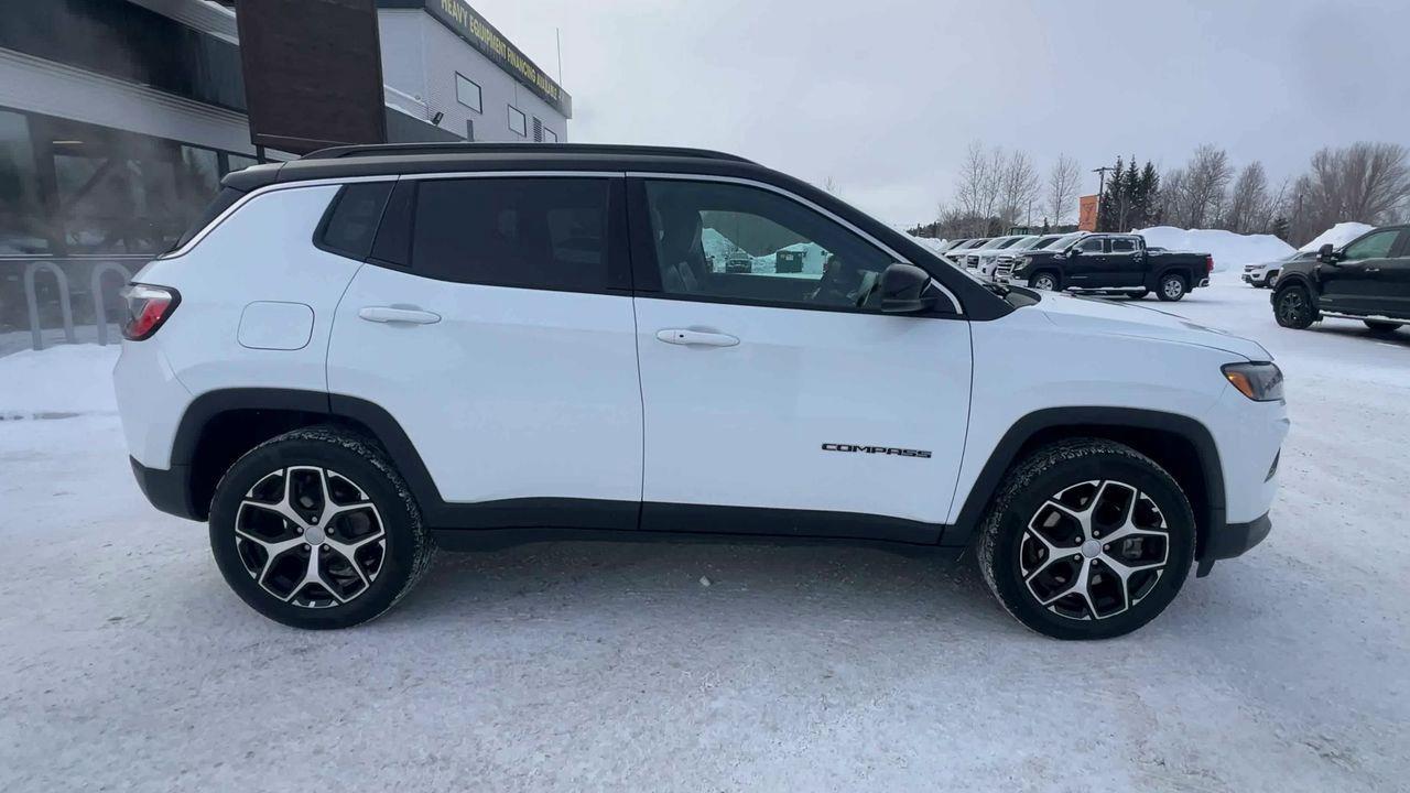 2024 Jeep Compass Limited 4X4, HEATED FRONT SEATS, CRUISE CONTROL, BACK UP CAM!! Photo