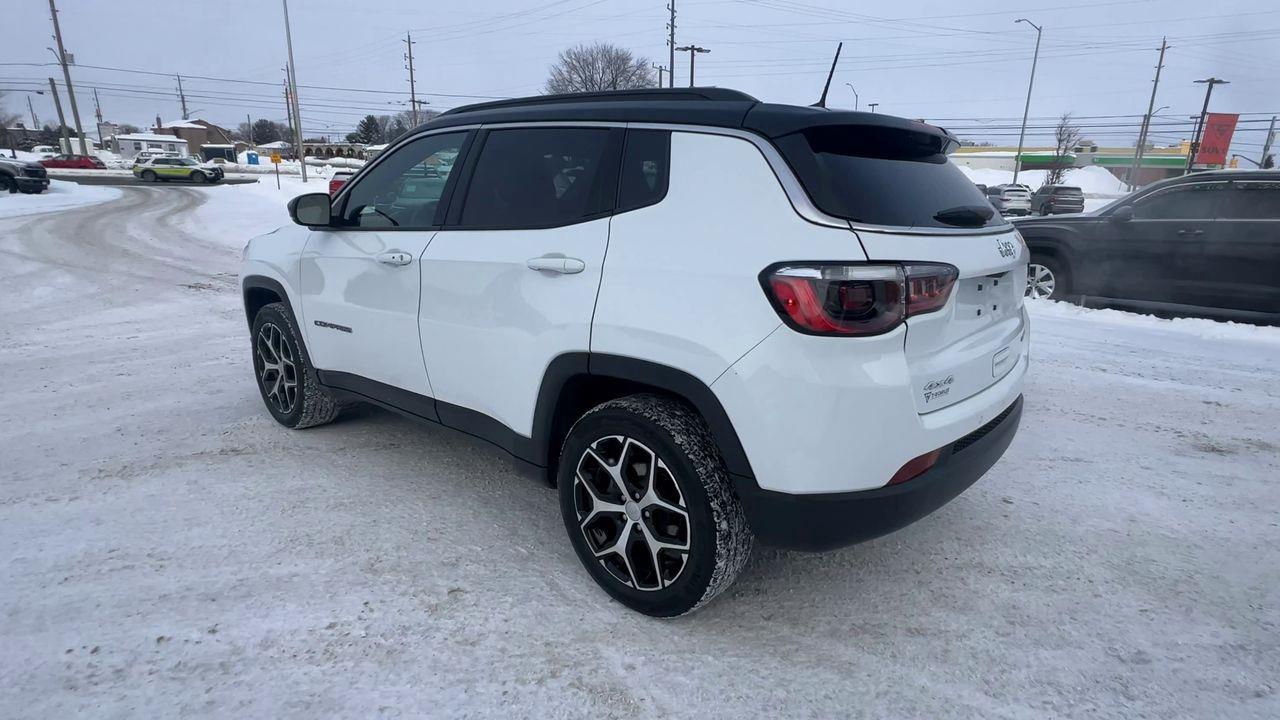 2024 Jeep Compass Limited 4X4, HEATED FRONT SEATS, CRUISE CONTROL, BACK UP CAM!! Photo