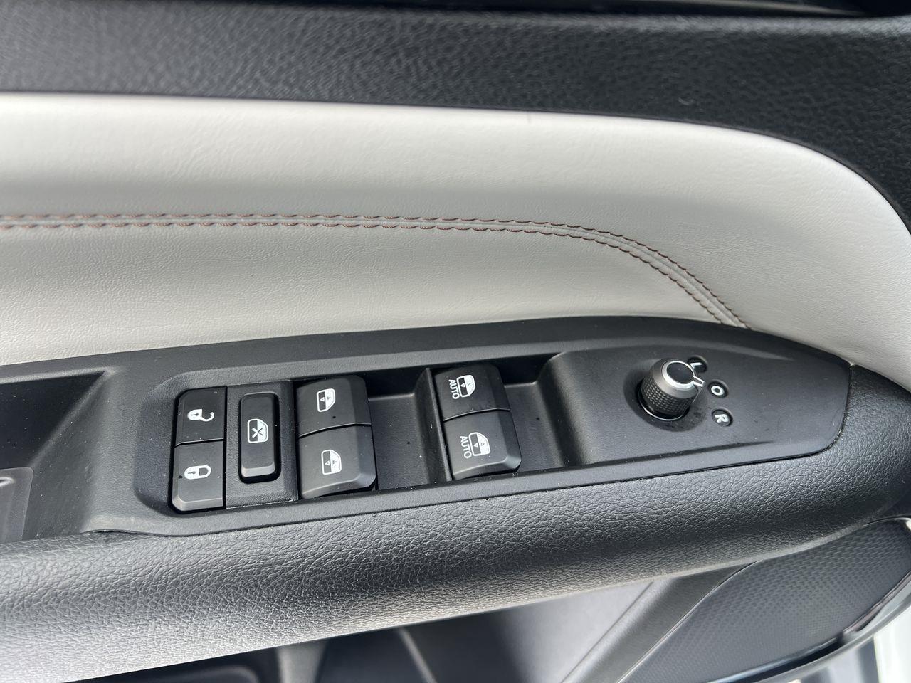 2024 Jeep Compass Limited 4X4, HEATED FRONT SEATS, CRUISE CONTROL, BACK UP CAM!! Photo