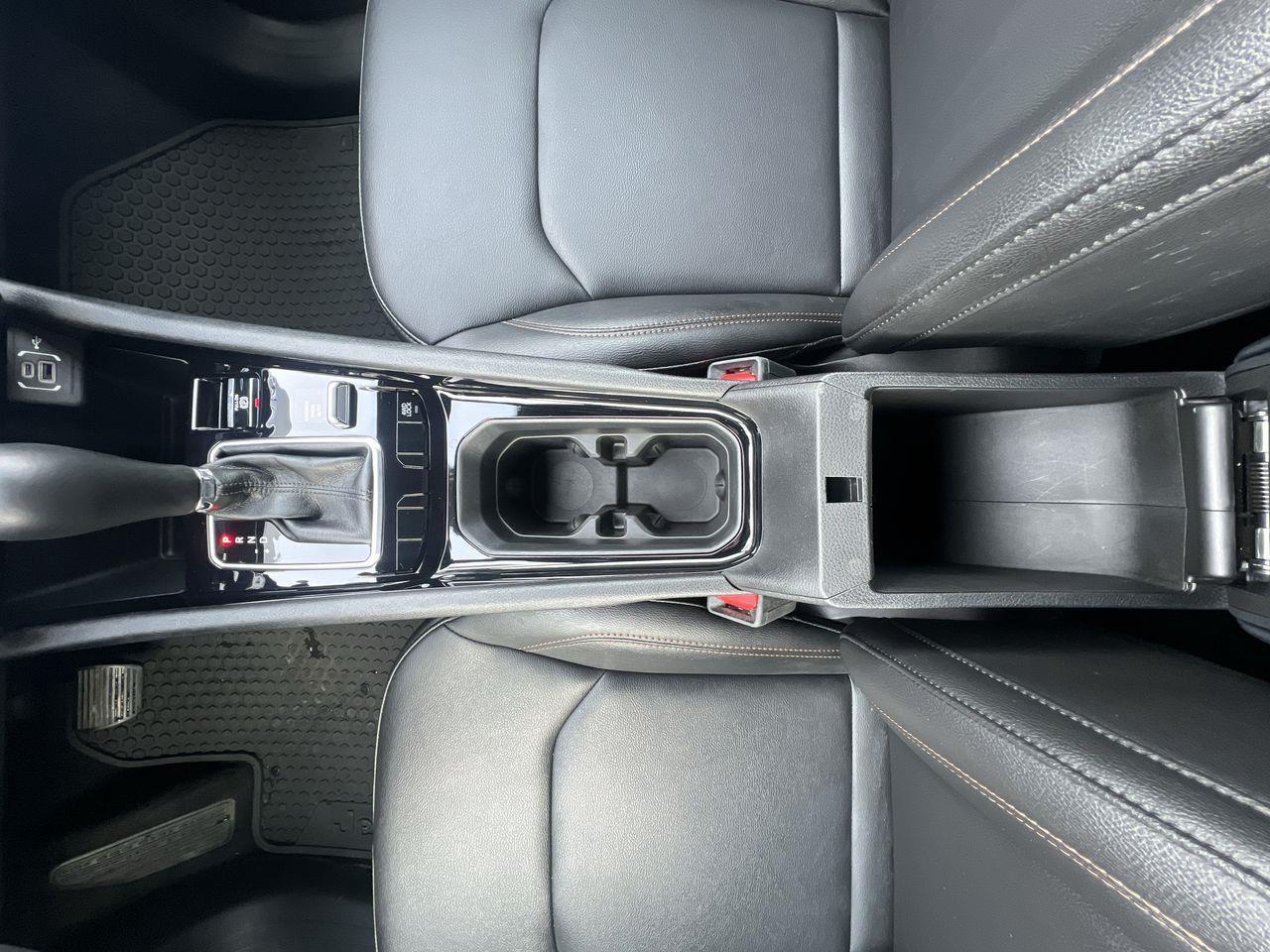 2024 Jeep Compass Limited 4X4, HEATED FRONT SEATS, CRUISE CONTROL, BACK UP CAM!! Photo