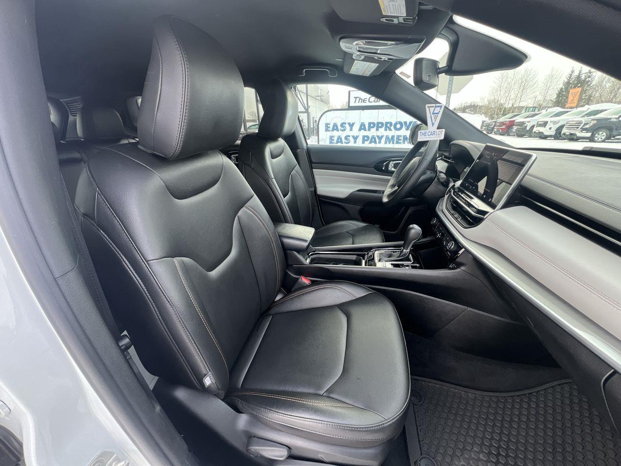 2024 Jeep Compass Limited 4X4, HEATED FRONT SEATS, CRUISE CONTROL, BACK UP CAM!! Photo