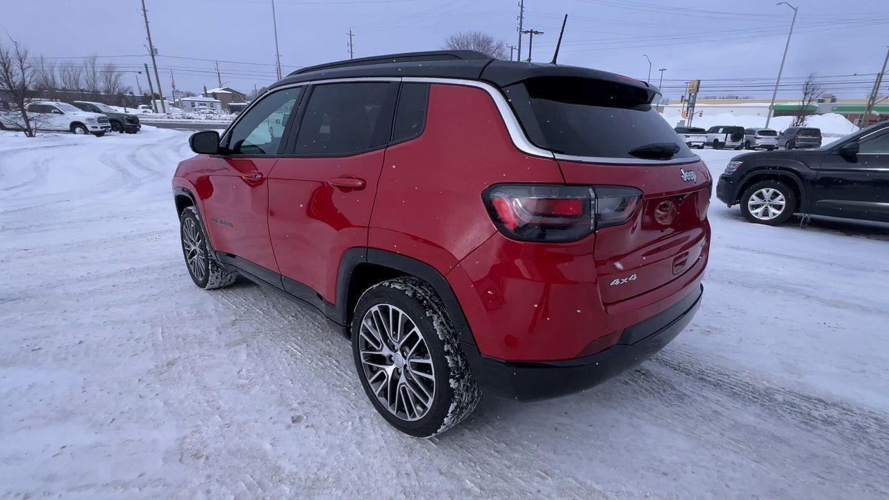2024 Jeep Compass Limited 4X4, REMOTE START, NAV, HEATED AND COOLED FRONT SEATS, BACK UP CAM!! Photo