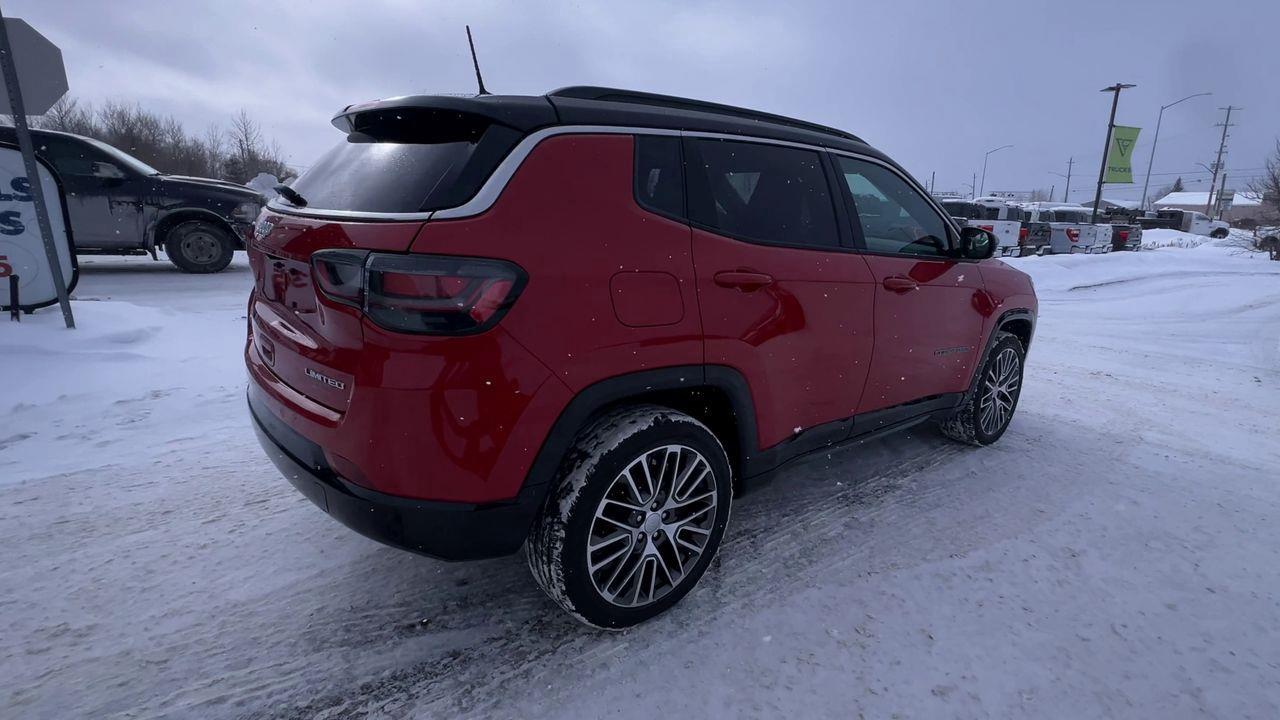 2024 Jeep Compass Limited 4X4, REMOTE START, NAV, HEATED AND COOLED FRONT SEATS, BACK UP CAM!! Photo3