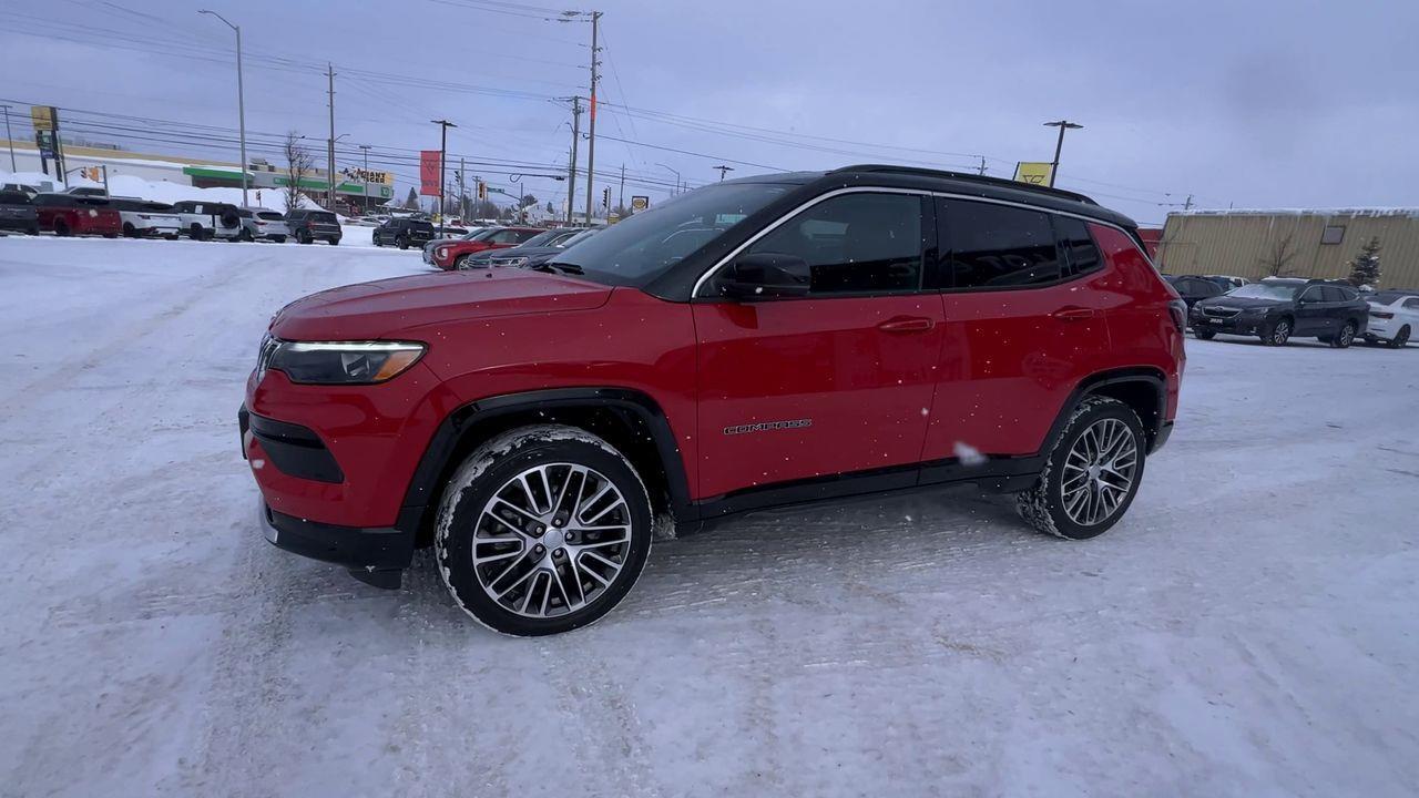2024 Jeep Compass Limited 4X4, REMOTE START, NAV, HEATED AND COOLED FRONT SEATS, BACK UP CAM!! Photo