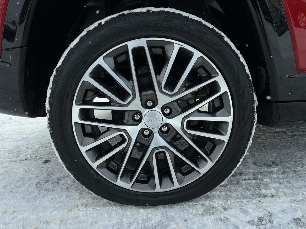 2024 Jeep Compass Limited 4X4, REMOTE START, NAV, HEATED AND COOLED FRONT SEATS, BACK UP CAM!! Photo