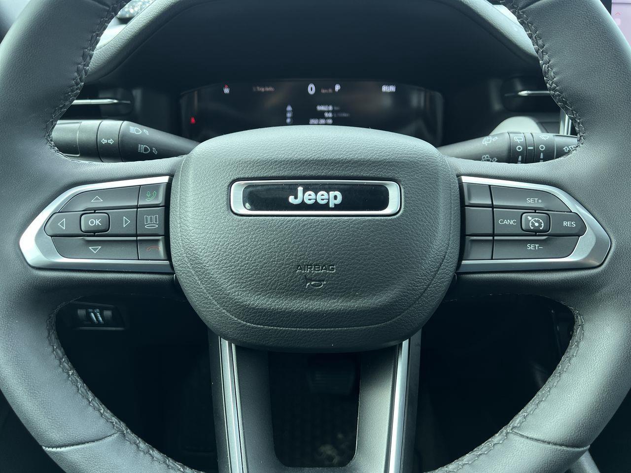 2024 Jeep Compass Limited 4X4, REMOTE START, NAV, HEATED AND COOLED FRONT SEATS, BACK UP CAM!! Photo