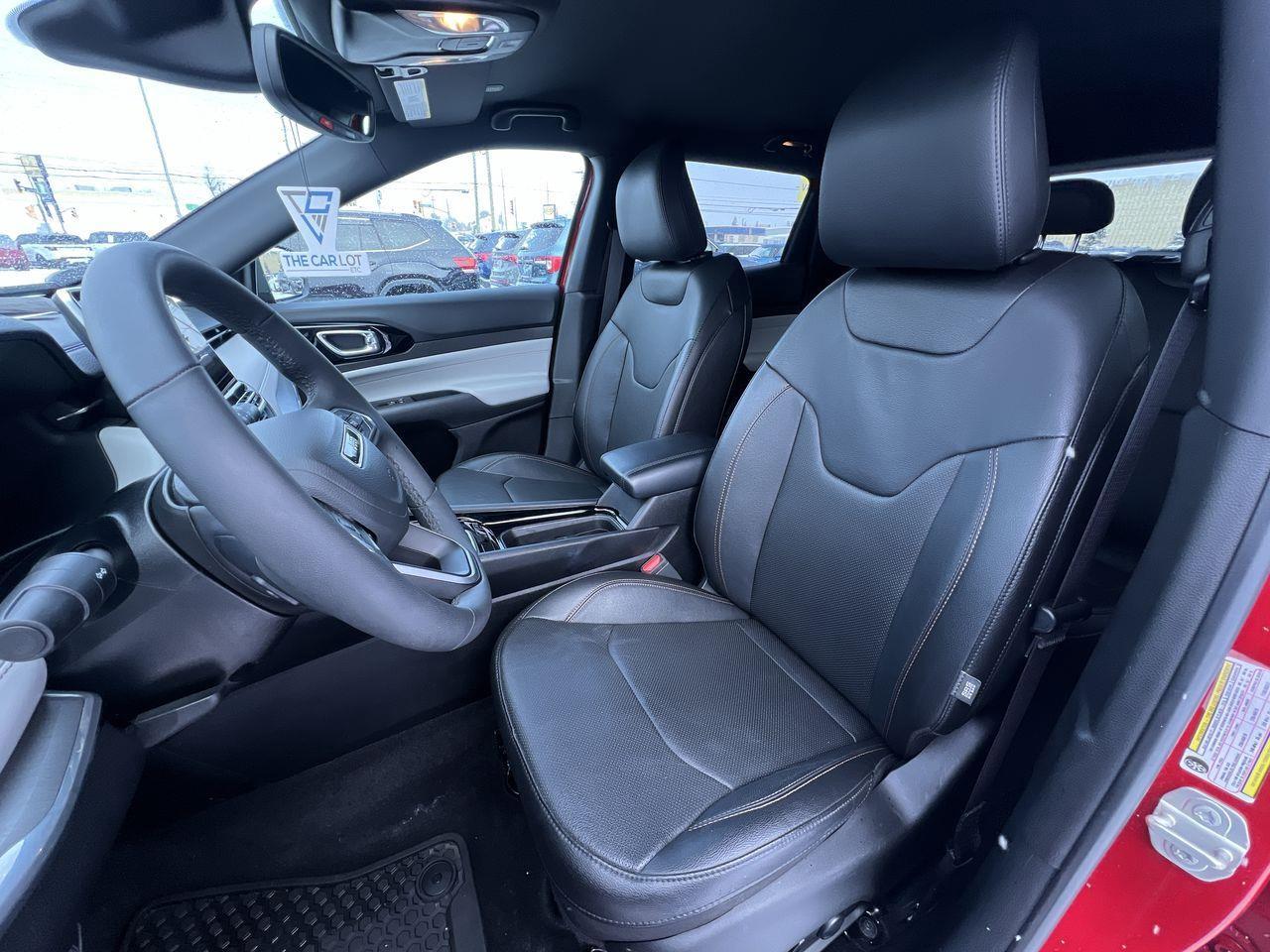 2024 Jeep Compass Limited 4X4, REMOTE START, NAV, HEATED AND COOLED FRONT SEATS, BACK UP CAM!! Photo