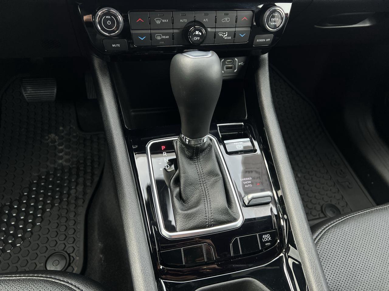 2024 Jeep Compass Limited 4X4, REMOTE START, NAV, HEATED AND COOLED FRONT SEATS, BACK UP CAM!! Photo