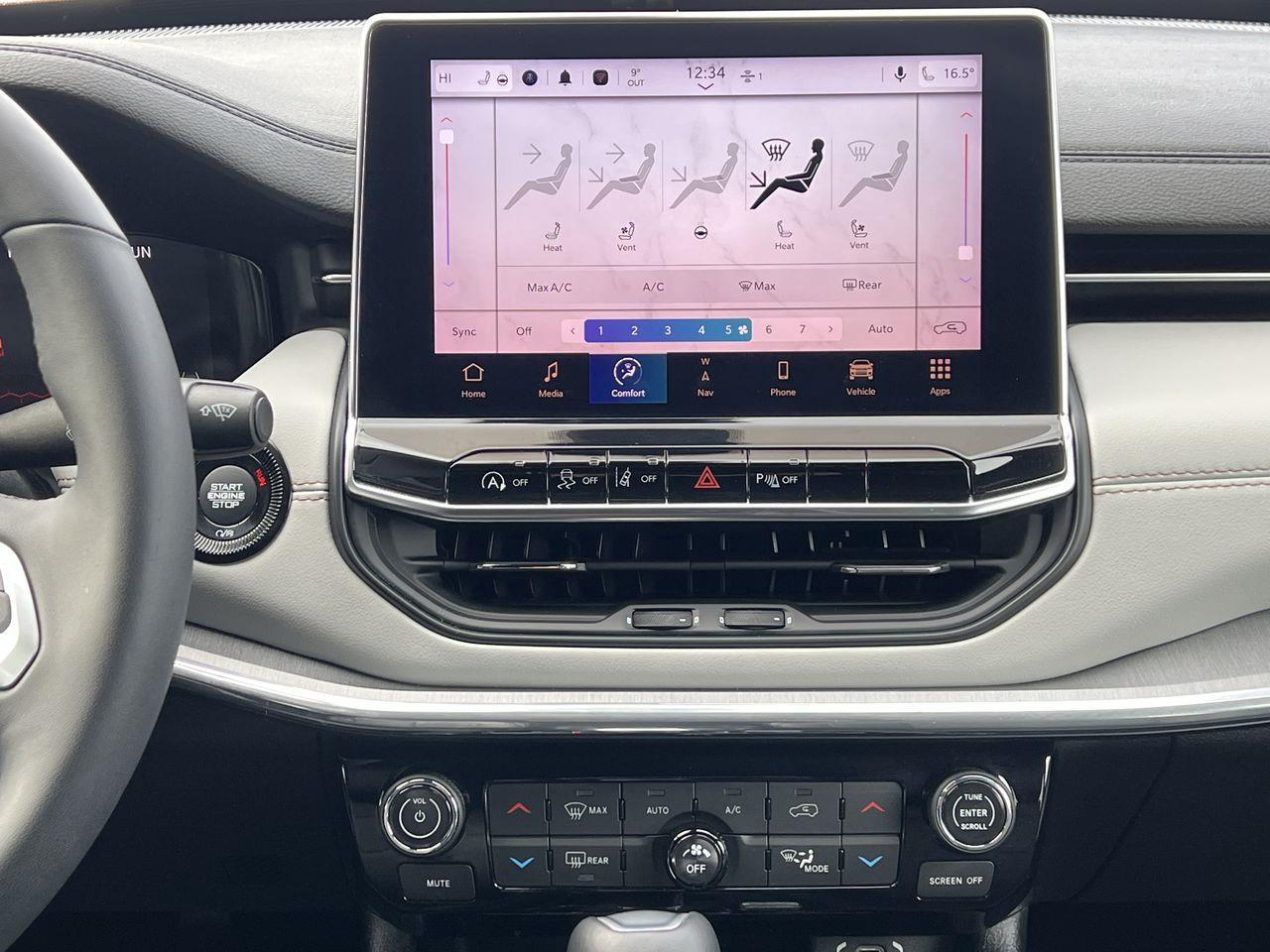 2024 Jeep Compass Limited 4X4, REMOTE START, NAV, HEATED AND COOLED FRONT SEATS, BACK UP CAM!! Photo