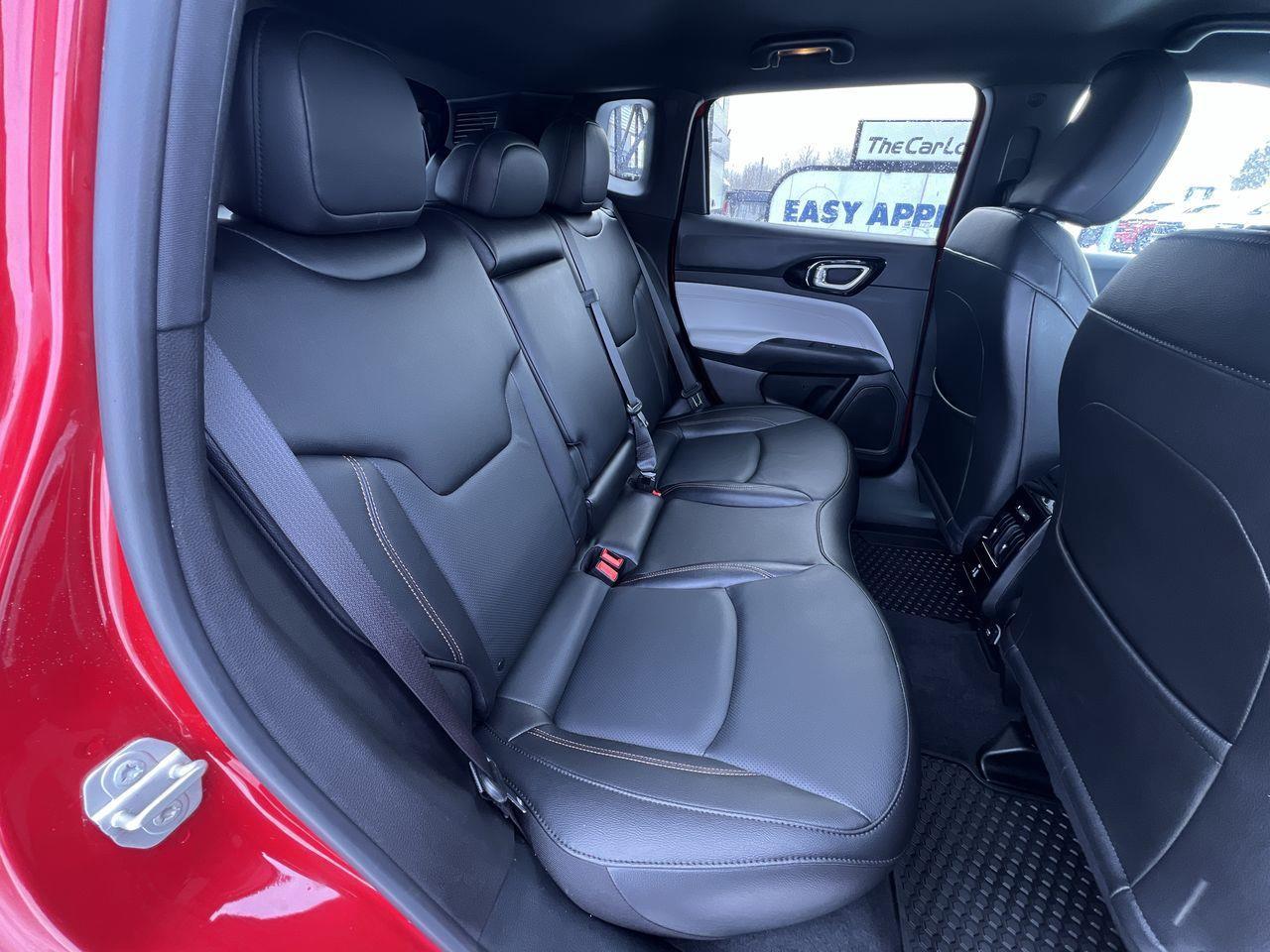 2024 Jeep Compass Limited 4X4, REMOTE START, NAV, HEATED AND COOLED FRONT SEATS, BACK UP CAM!! Photo