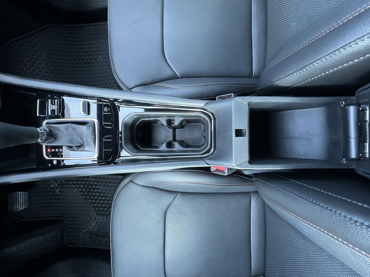 2024 Jeep Compass Limited 4X4, REMOTE START, NAV, HEATED AND COOLED FRONT SEATS, BACK UP CAM!! Photo