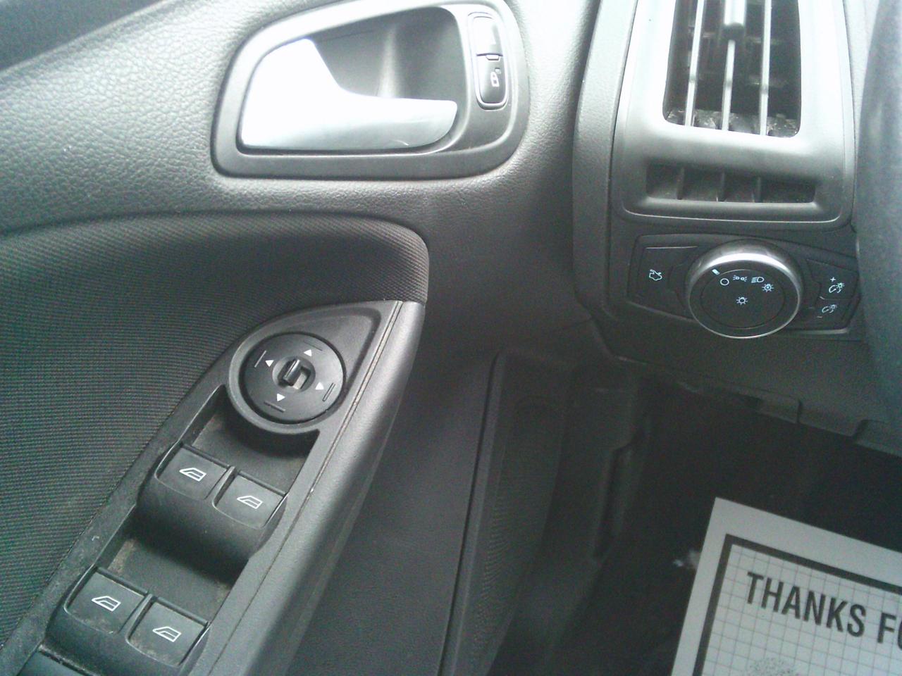 2018 Ford Focus SE Photo