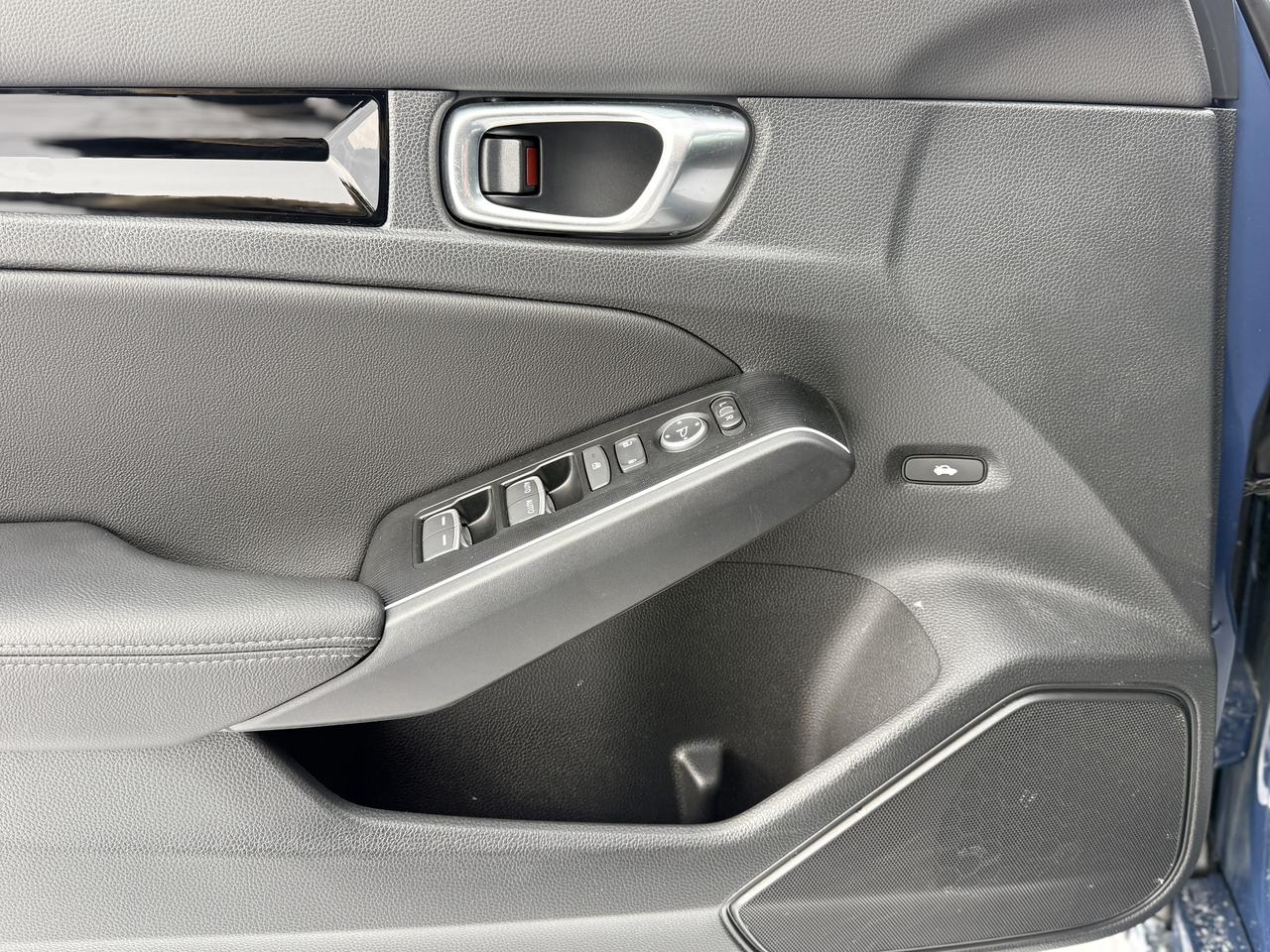 2025 Honda Civic Hybrid Sport Touring eCVT | NAVIGATION | BLIND SPOT | Photo