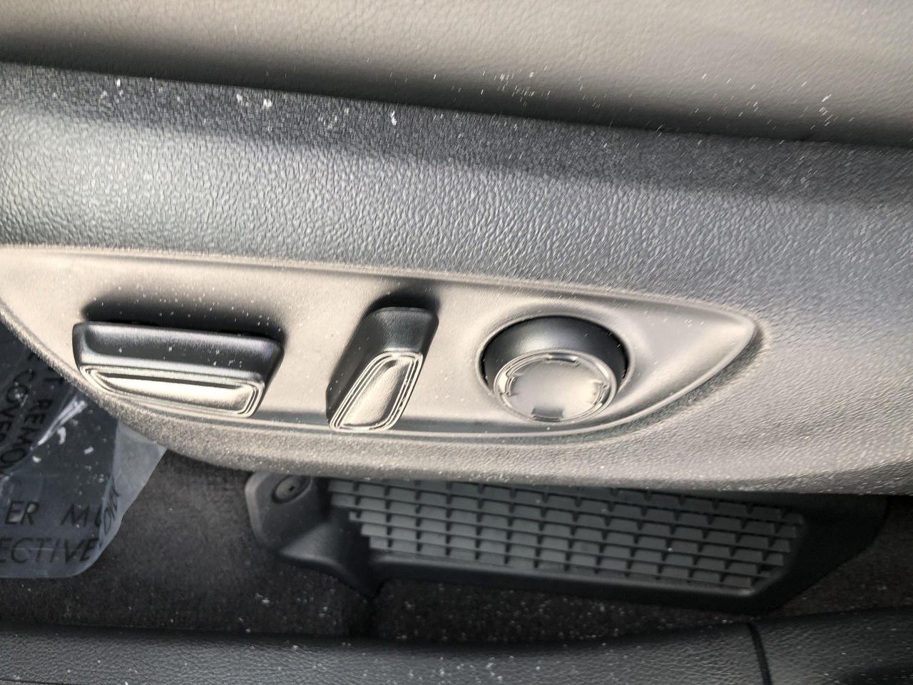 2025 Toyota Sienna XSE 7-Passenger YES, ONLY 93KMS!! LIKE NEW, ALL WH Photo