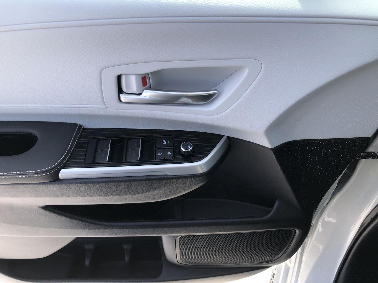 2025 Toyota Sienna XSE 7-Passenger YES, ONLY 93KMS!! LIKE NEW, ALL WH Photo