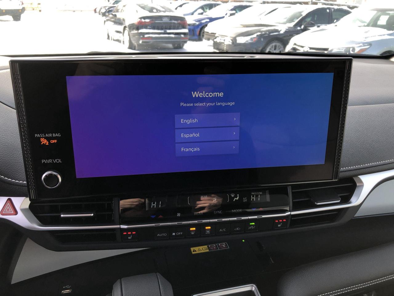 2025 Toyota Sienna XSE 7-Passenger YES, ONLY 93KMS!! LIKE NEW, ALL WH Photo