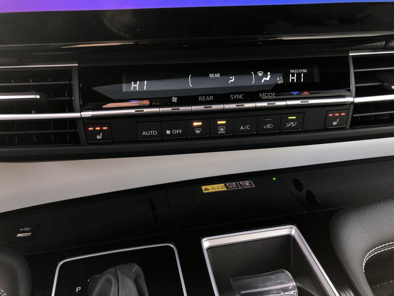 2025 Toyota Sienna XSE 7-Passenger YES, ONLY 93KMS!! LIKE NEW, ALL WH Photo