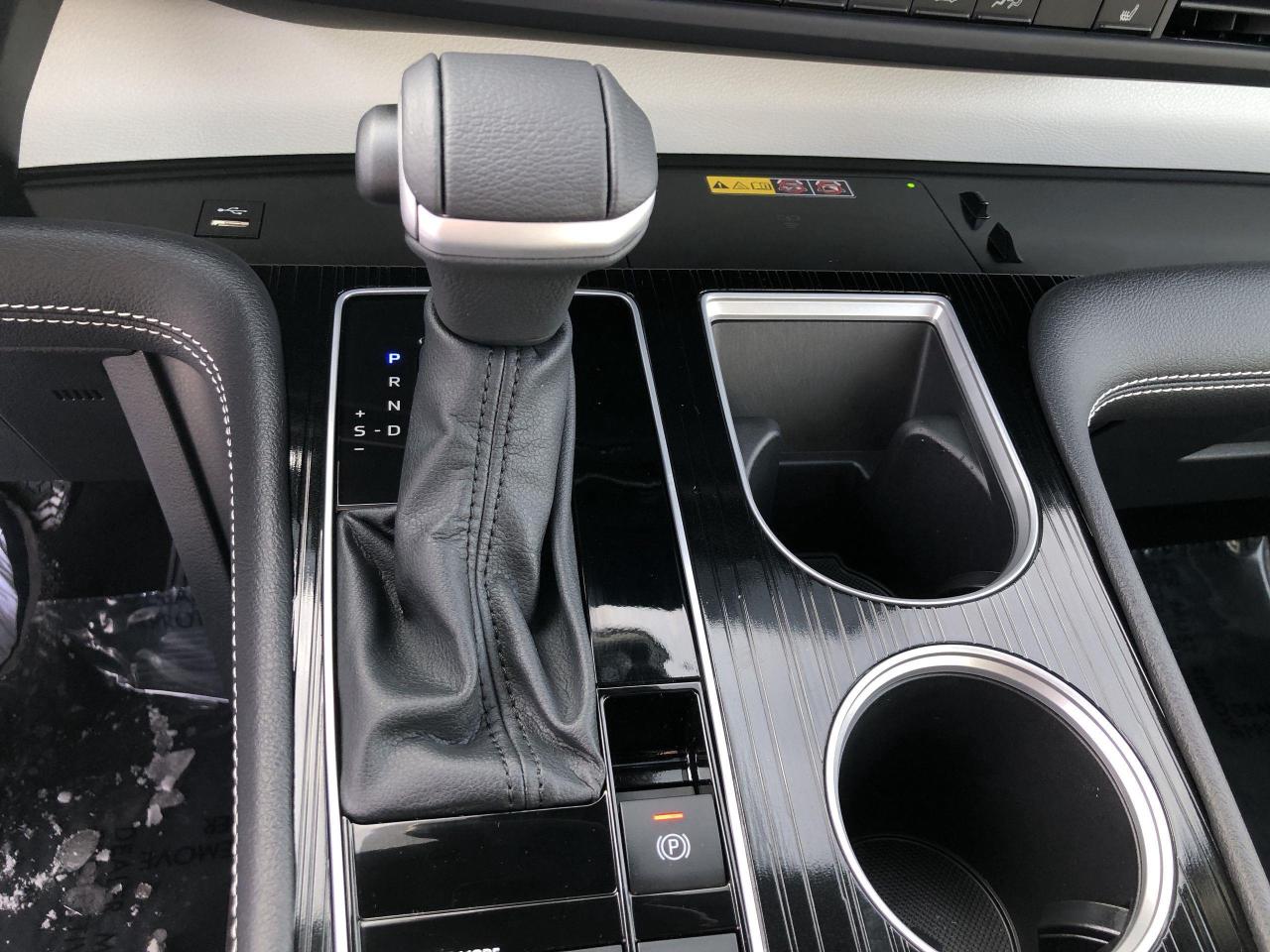 2025 Toyota Sienna XSE 7-Passenger YES, ONLY 93KMS!! LIKE NEW, ALL WH Photo