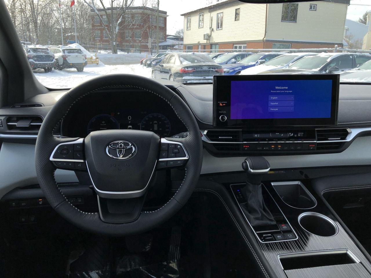 2025 Toyota Sienna XSE 7-Passenger YES, ONLY 93KMS!! LIKE NEW, ALL WH Photo