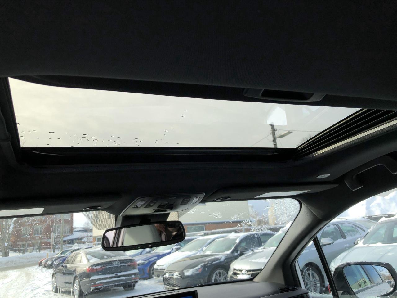 2025 Toyota Sienna XSE 7-Passenger YES, ONLY 93KMS!! LIKE NEW, ALL WH Photo