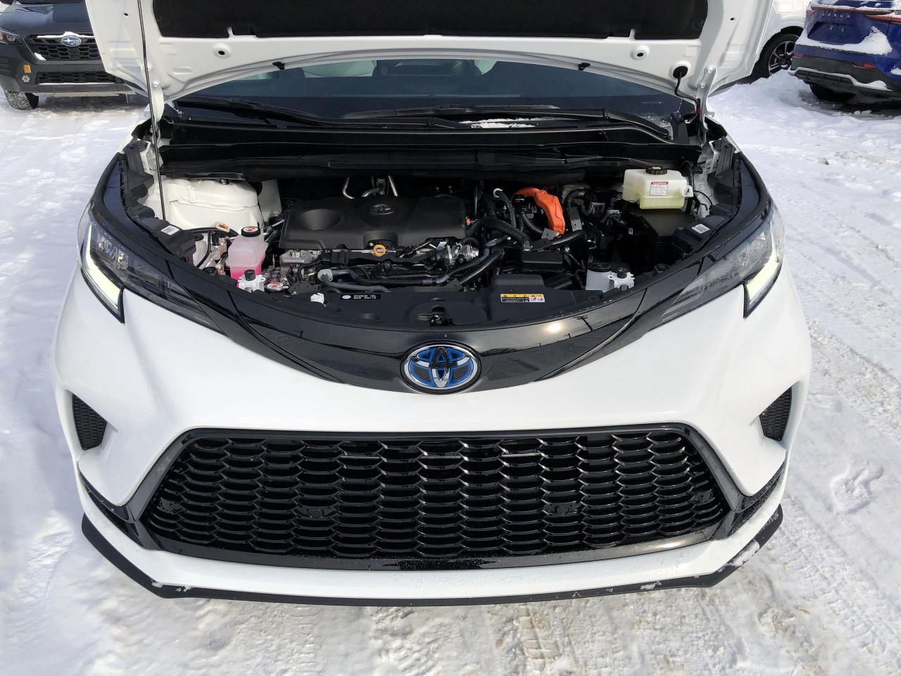 2025 Toyota Sienna XSE 7-Passenger YES, ONLY 93KMS!! LIKE NEW, ALL WH Photo