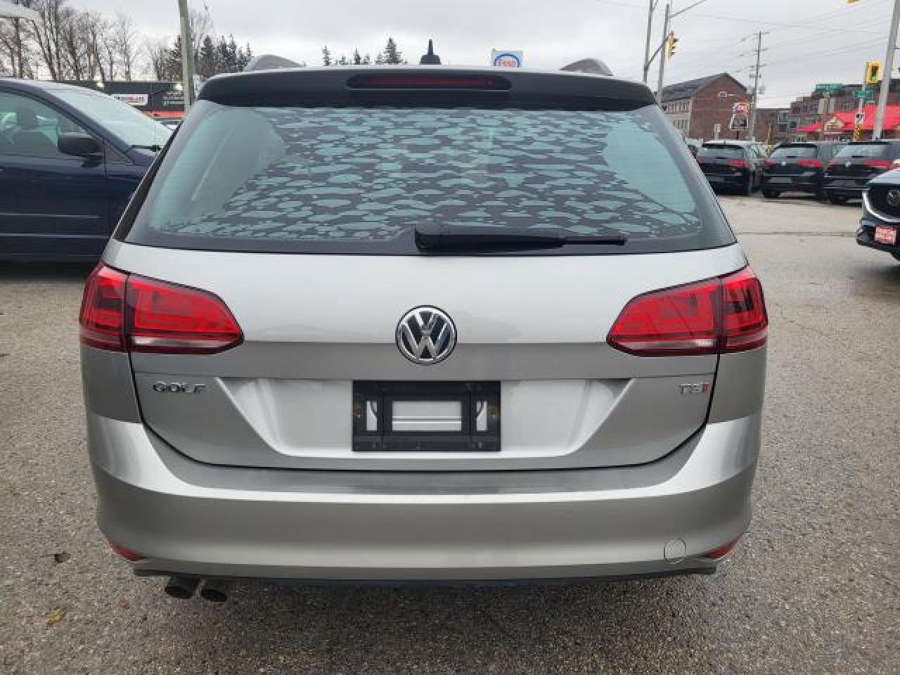 2017 Volkswagen Golf Sportwagen Trendline Photo3