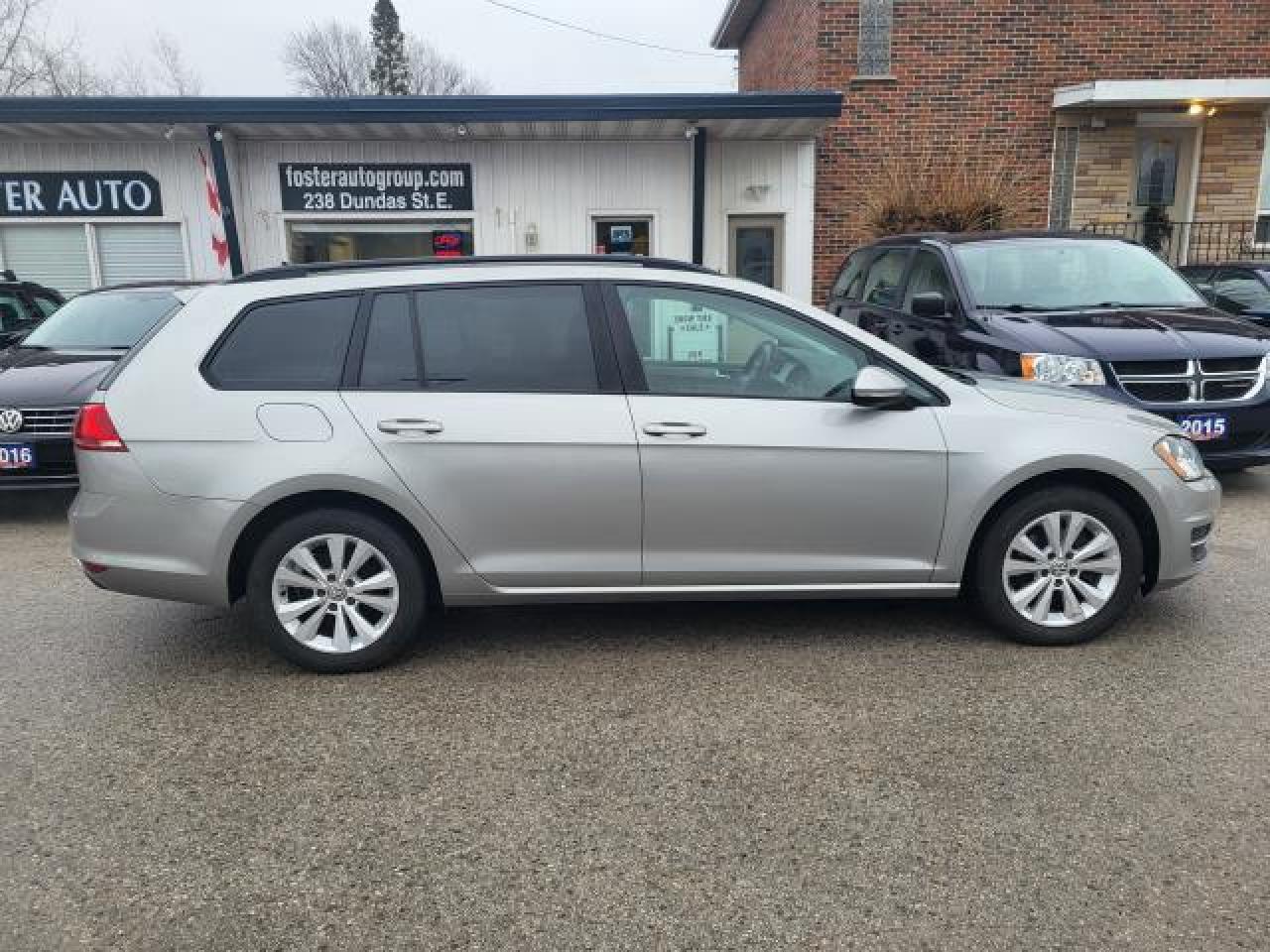 2017 Volkswagen Golf Sportwagen Trendline Photo