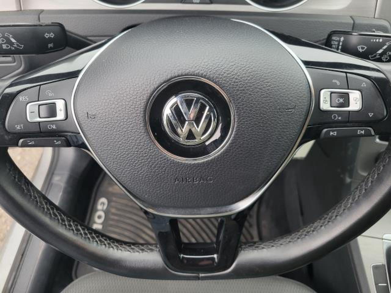 2017 Volkswagen Golf Sportwagen Trendline Photo