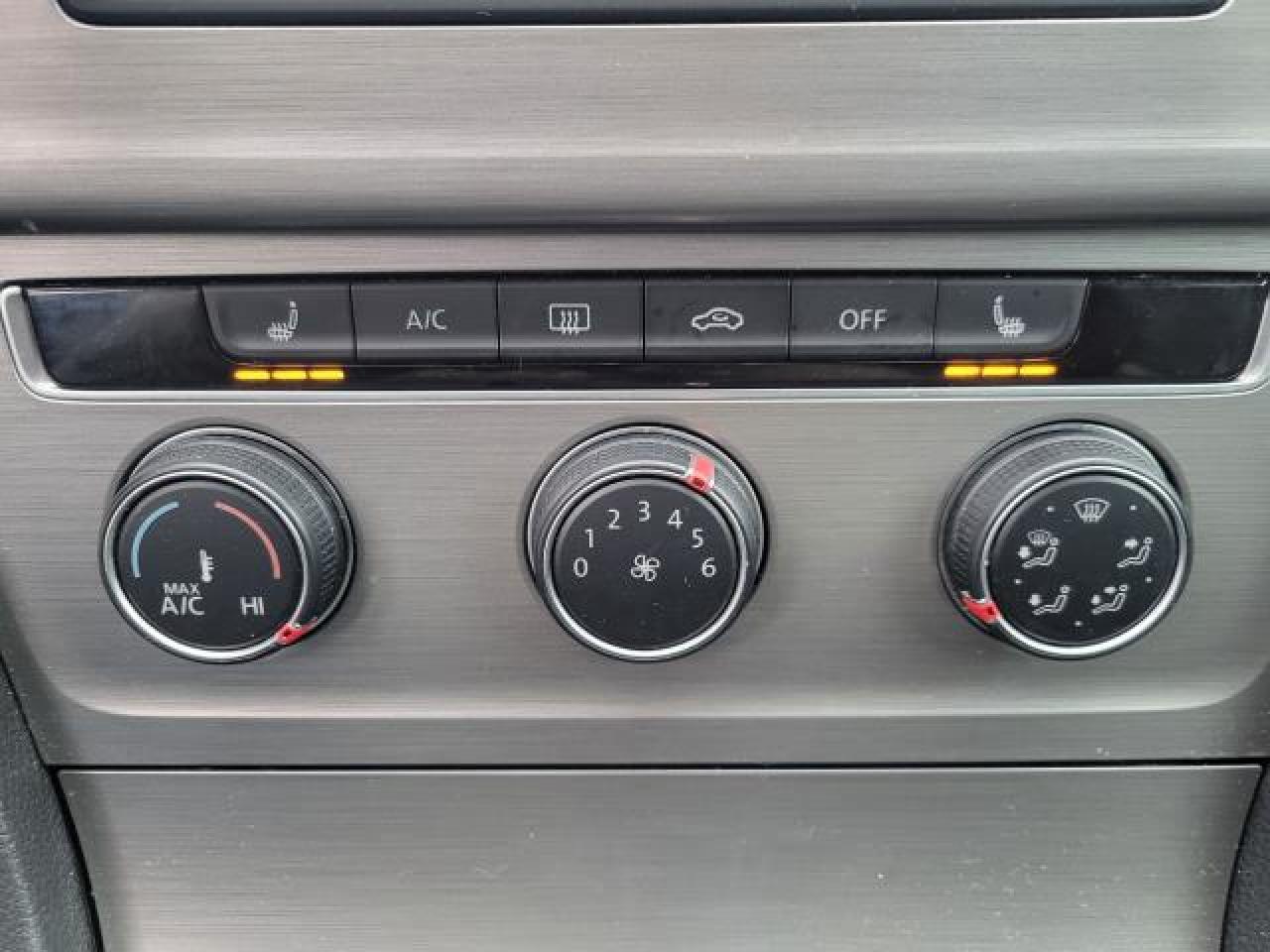 2017 Volkswagen Golf Sportwagen Trendline Photo