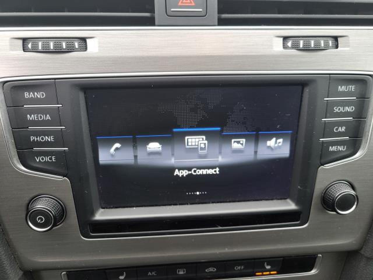 2017 Volkswagen Golf Sportwagen Trendline Photo