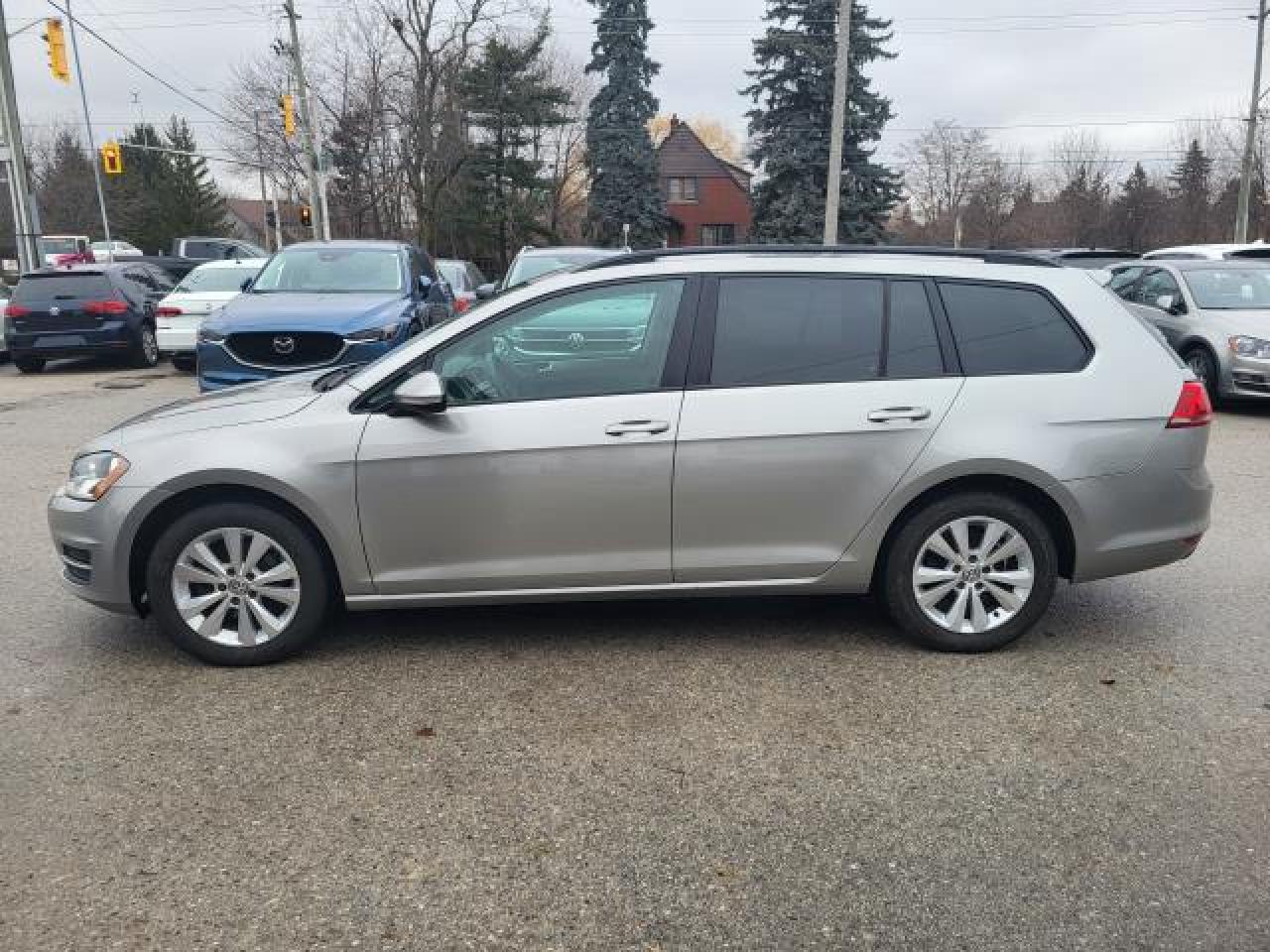 2017 Volkswagen Golf Sportwagen Trendline Photo