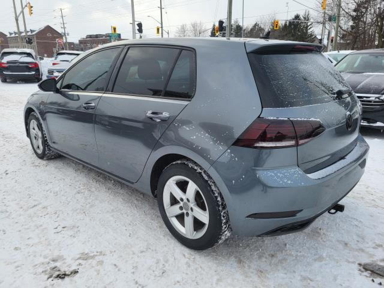 2018 Volkswagen Golf TRENDLINE Photo4