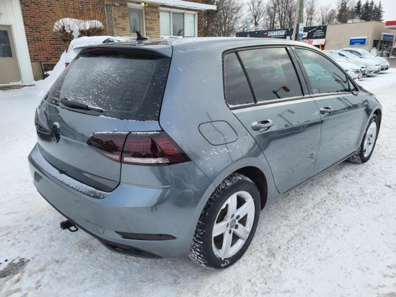 2018 Volkswagen Golf TRENDLINE Photo2