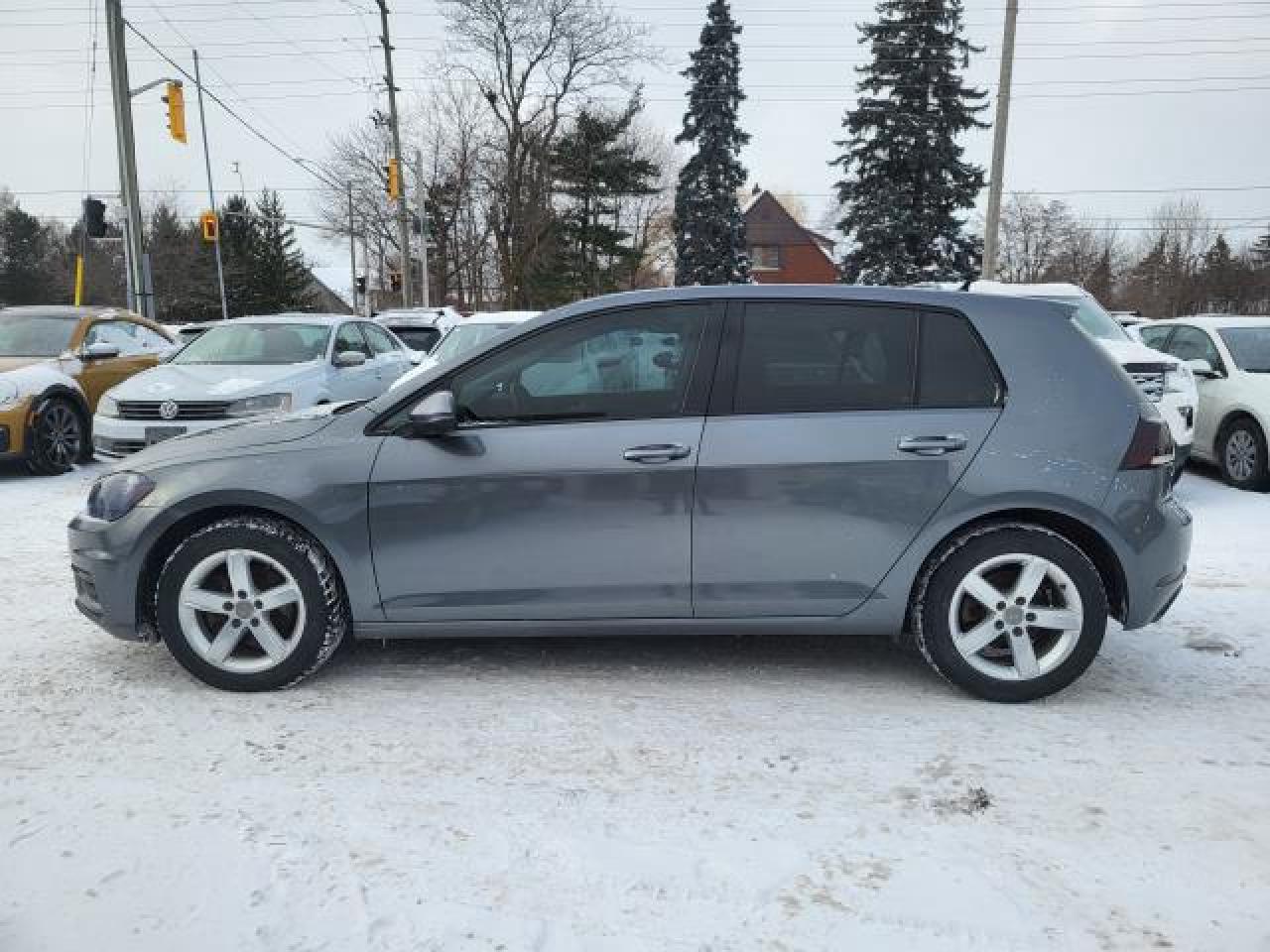 2018 Volkswagen Golf TRENDLINE Photo