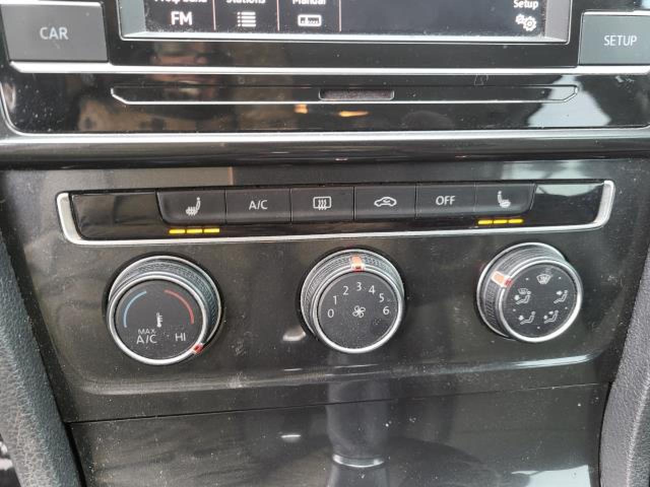 2018 Volkswagen Golf TRENDLINE Photo