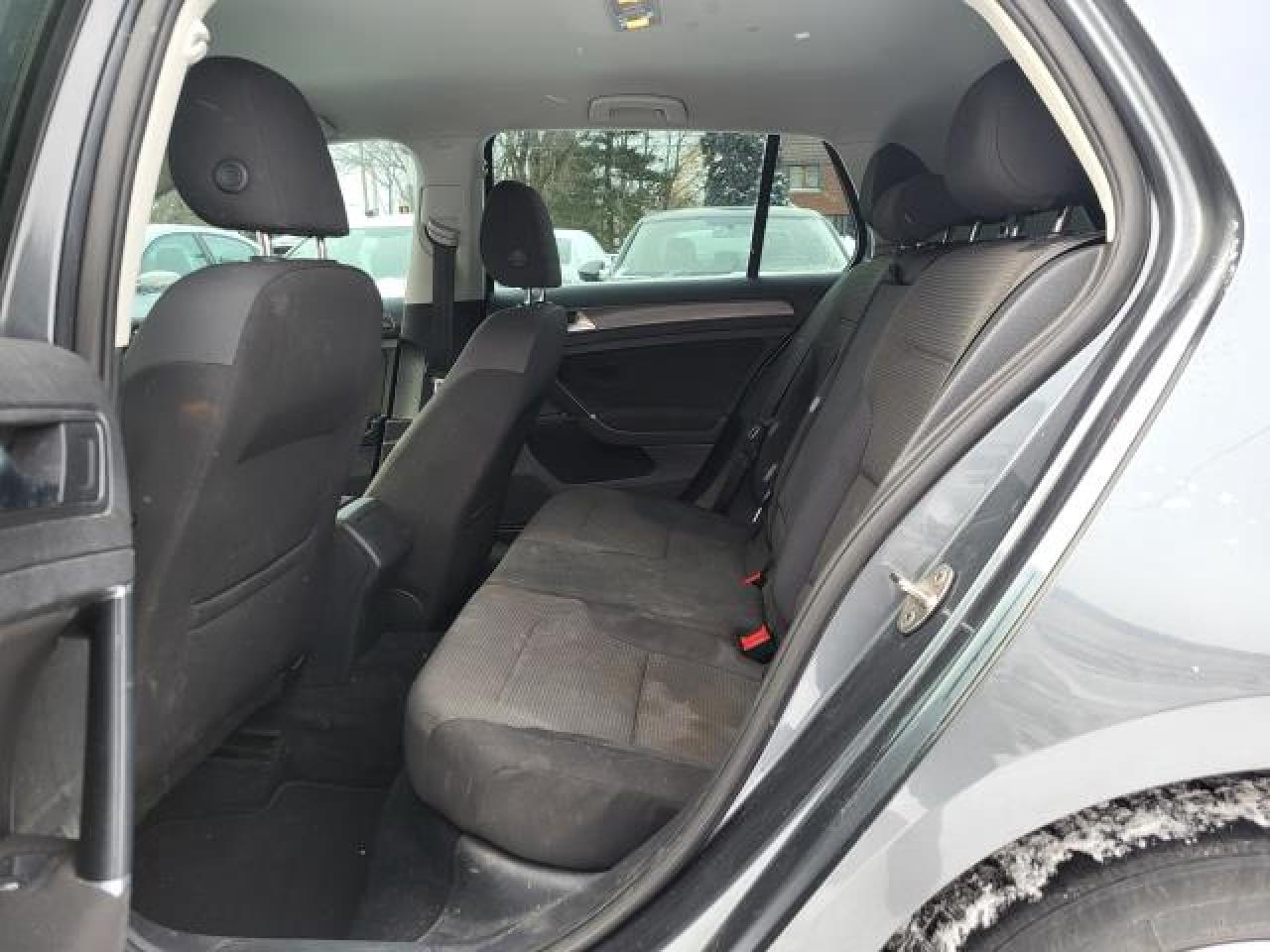 2018 Volkswagen Golf TRENDLINE Photo