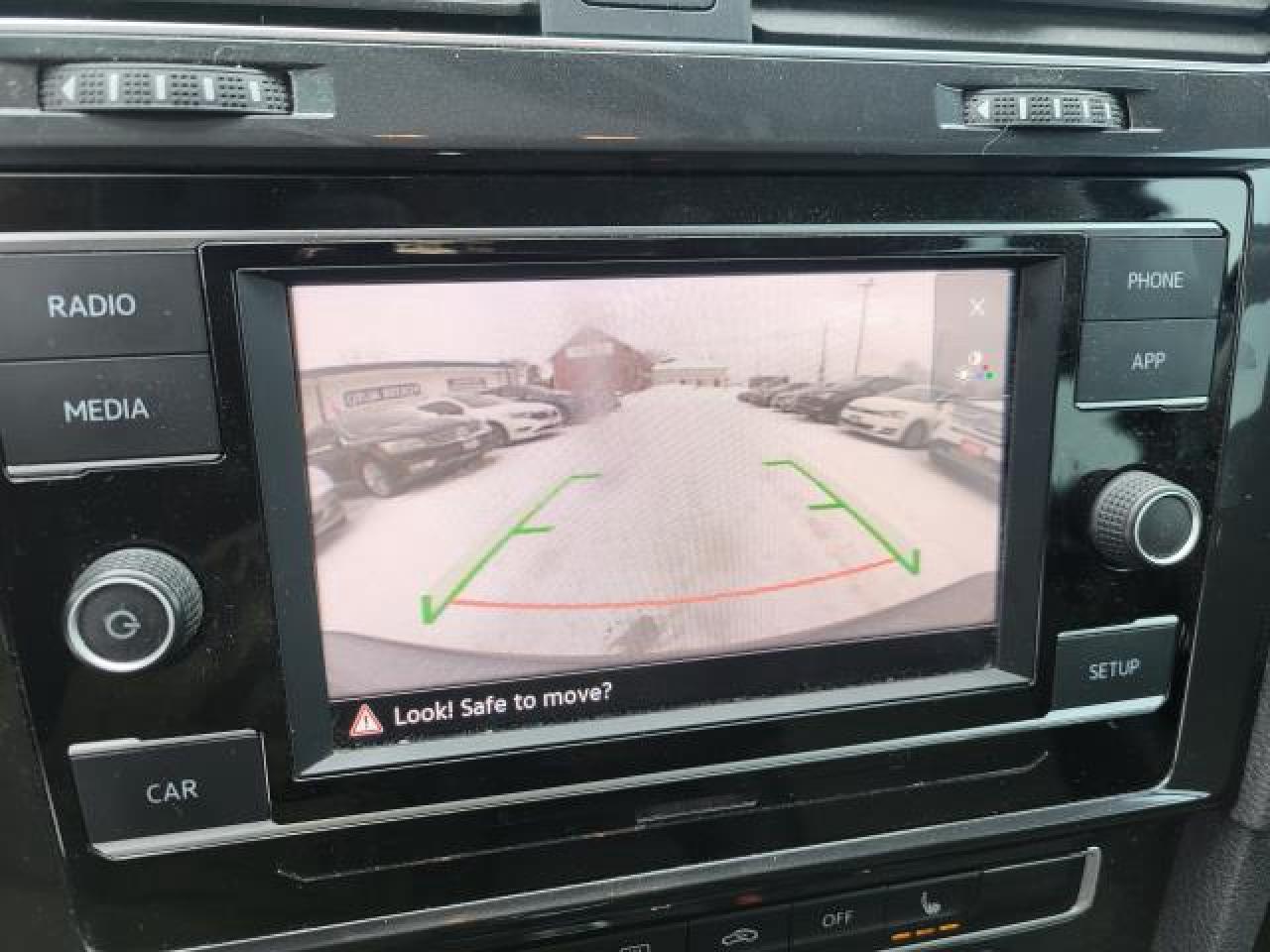 2018 Volkswagen Golf TRENDLINE Photo