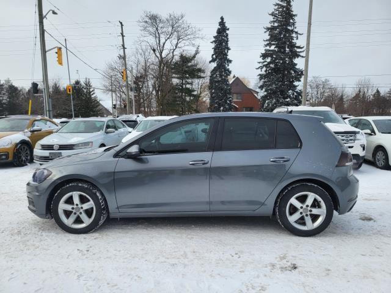 2018 Volkswagen Golf TRENDLINE Photo