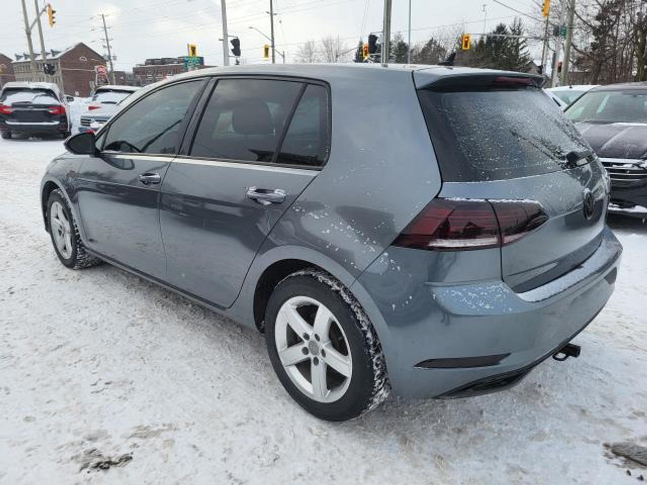 2018 Volkswagen Golf TRENDLINE Photo