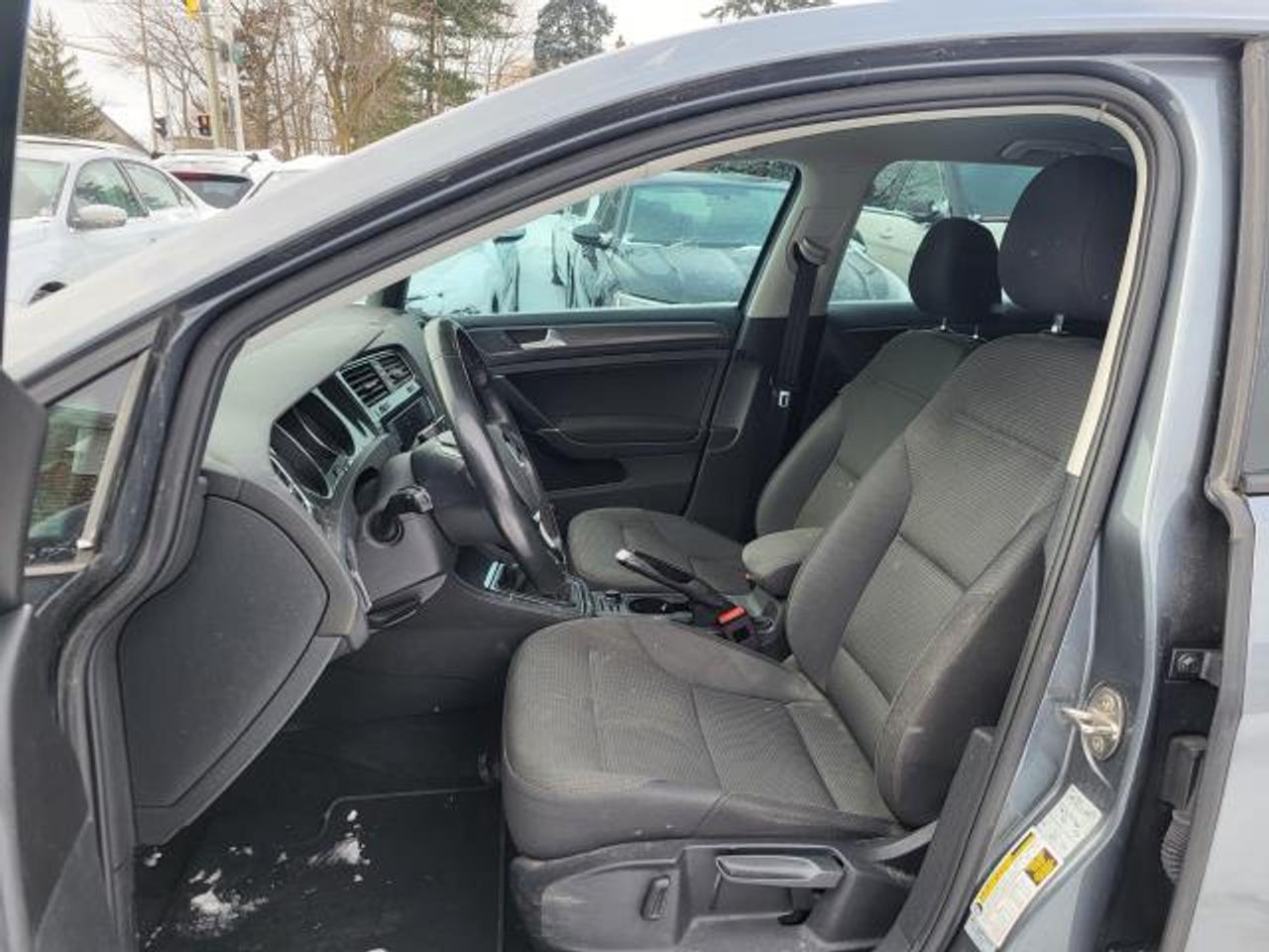 2018 Volkswagen Golf TRENDLINE Photo