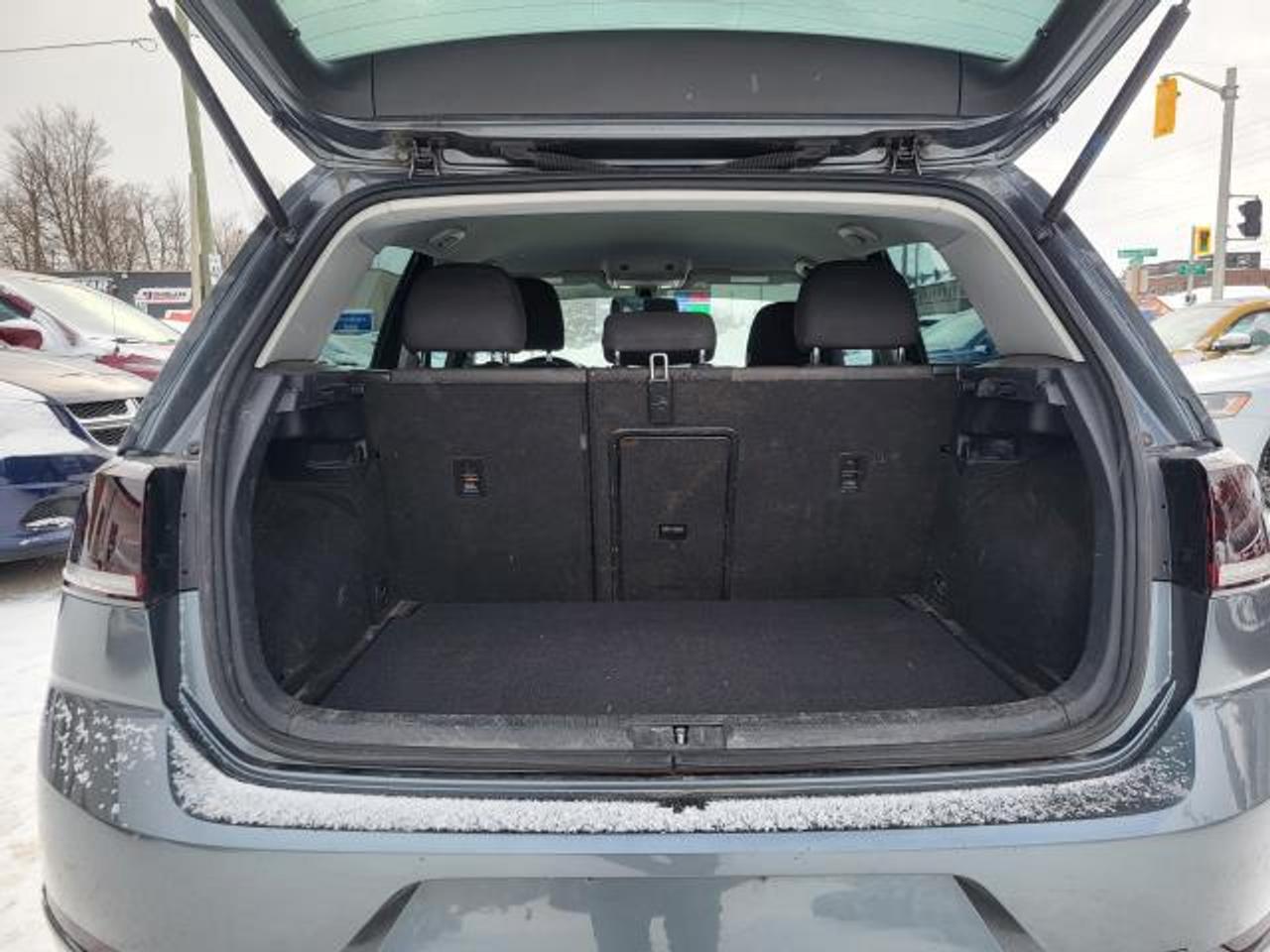 2018 Volkswagen Golf TRENDLINE Photo