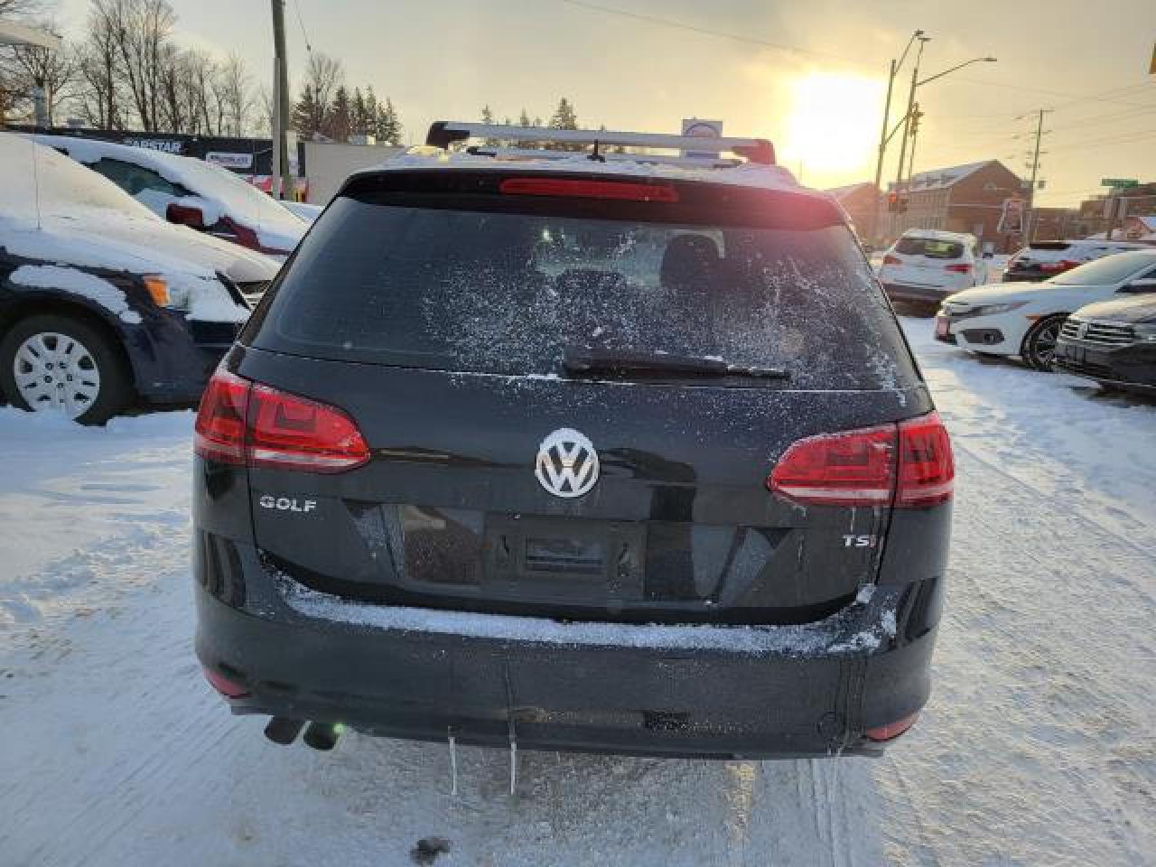 2017 Volkswagen Golf Sportwagen Comfortline Photo