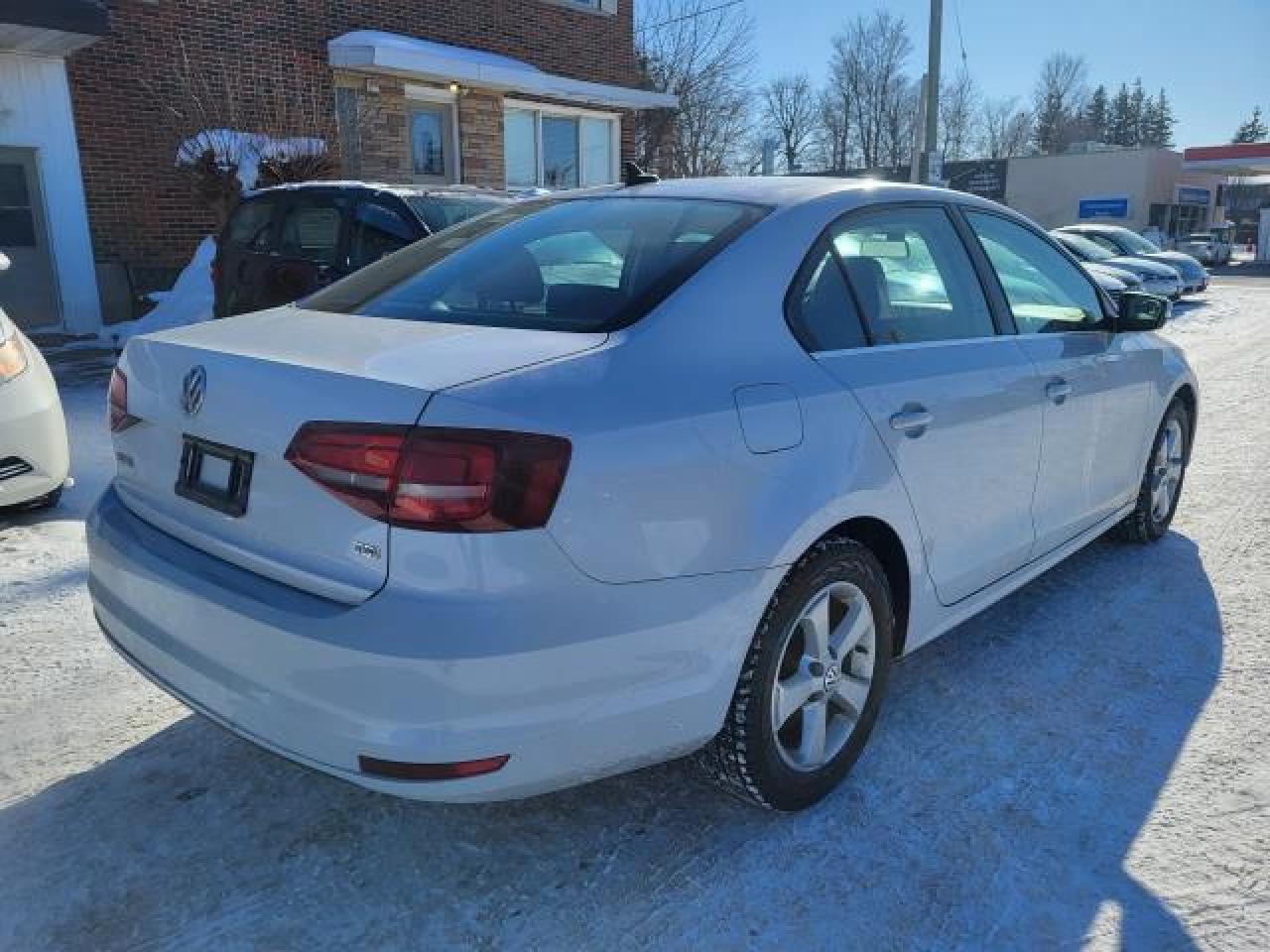 2017 Volkswagen Jetta HIGHLINE Photo2