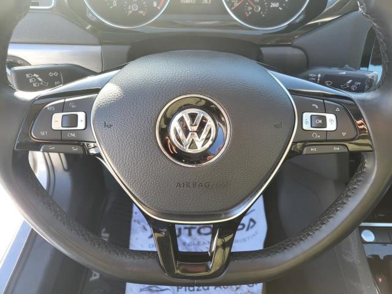 2017 Volkswagen Jetta HIGHLINE Photo