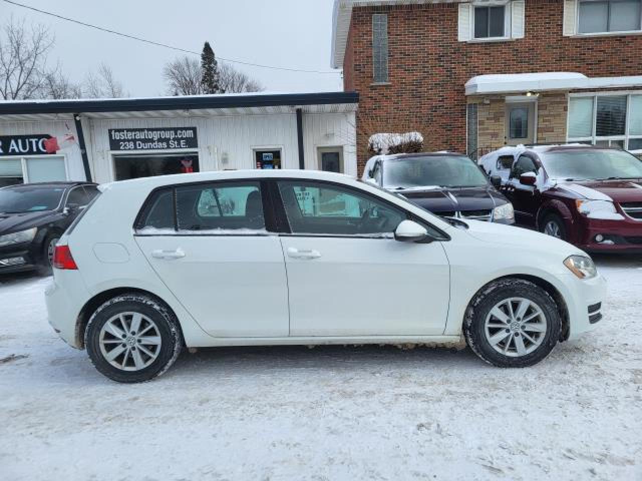 2016 Volkswagen Golf TRENDLINE Photo